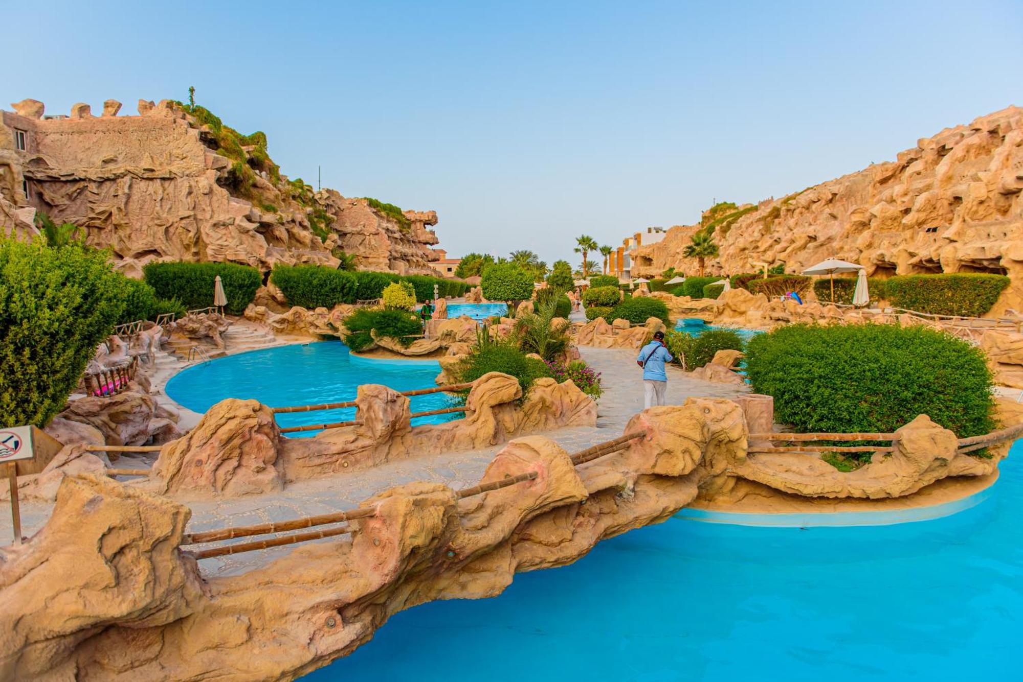 فندق الكهف الغردقة – Caves Beach Resort Hurghada