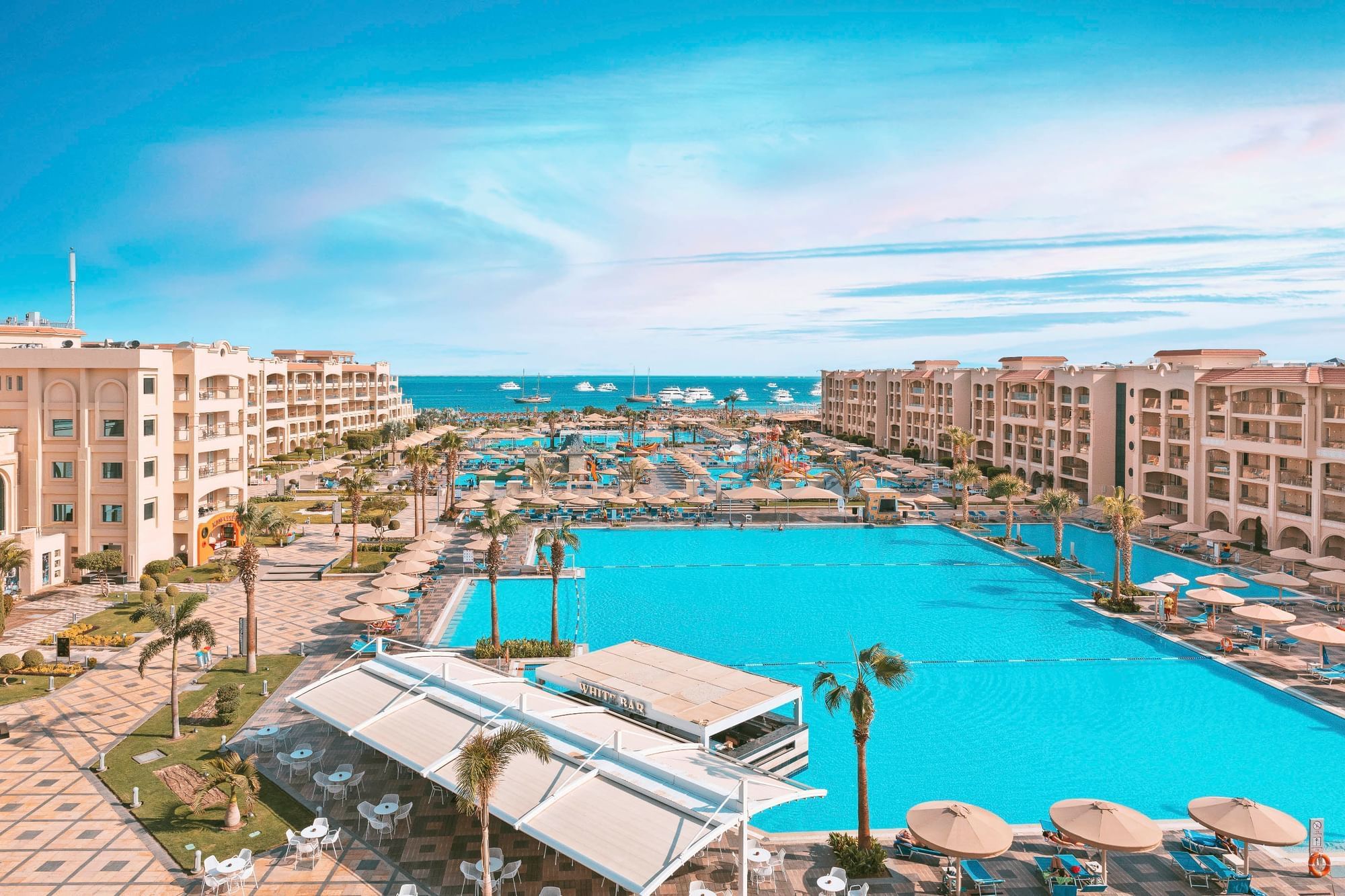 منتجع وايت بيتش الباتروس – White Beach Albatros Resort