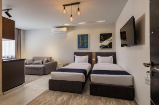 ترافلهوليك إن ريزدنس جولدن جيتس Travelholic inn Residence Golden Gates