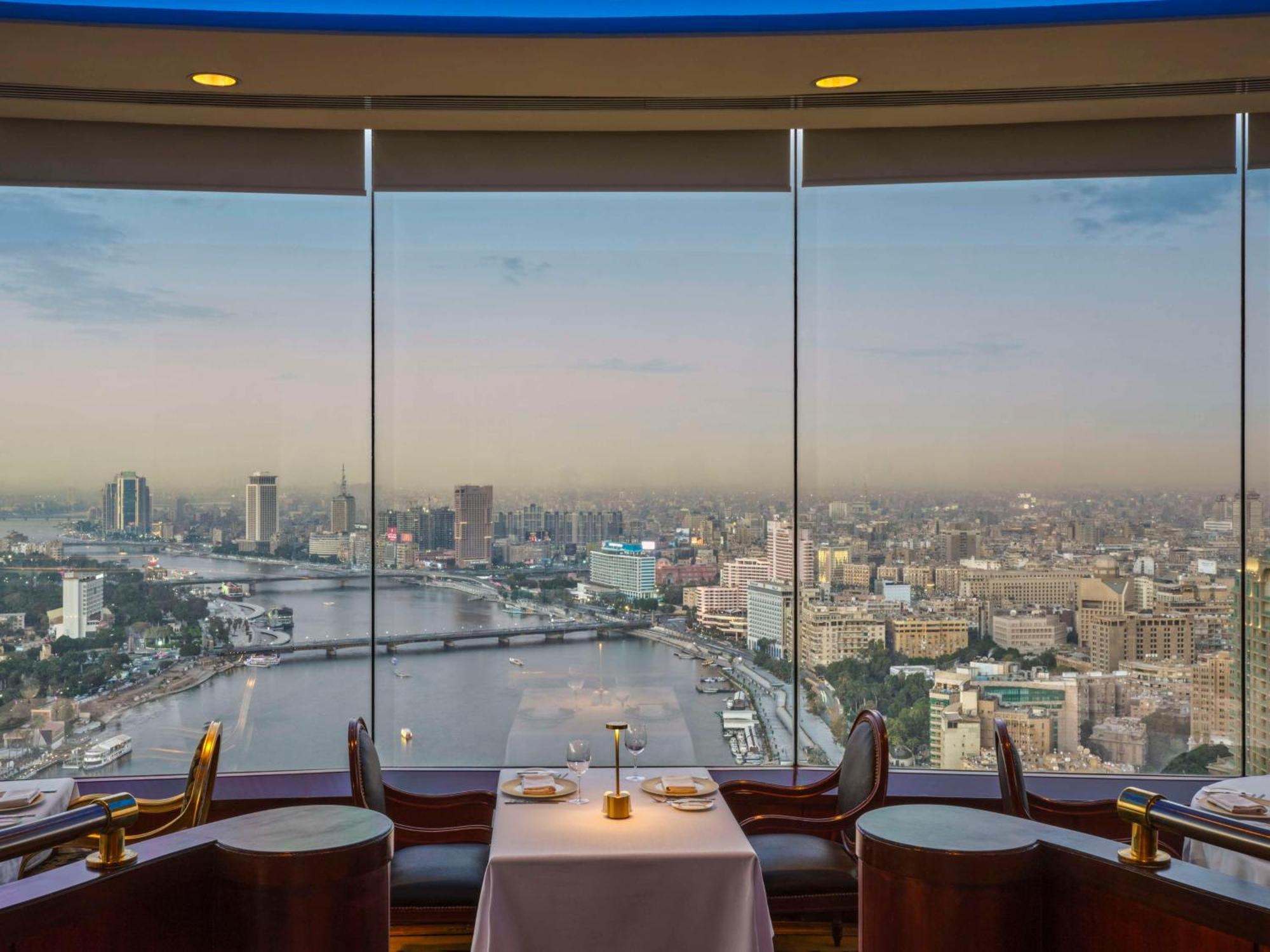 المطاعم في فندق هيلتون نايل تاور Hilton Cairo Grand Nile